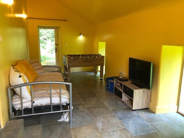 Merveilleux Cottage Dans Parc De 7,5 Hectares Saint-Nicolas-du-Pélem Exteriör bild